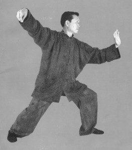Dong Zeng Chen showing "Single Whip"